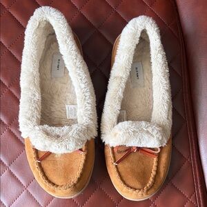 Old Navy Women's Brown Slippers with Cream Lining